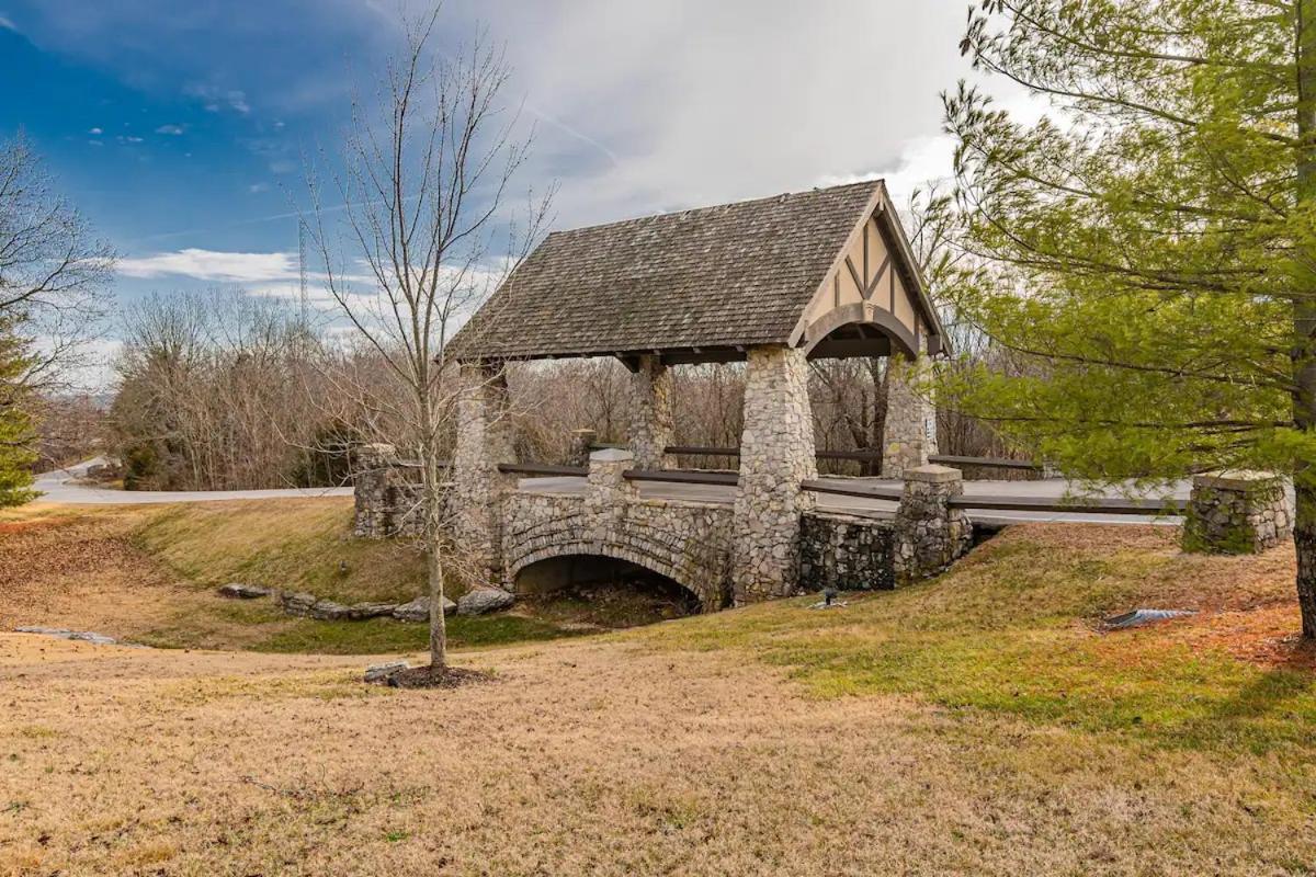 Golf On Site - Walk-In Shower - Jetted Tub - Free Attraction Tickets Included Branson Exterior photo