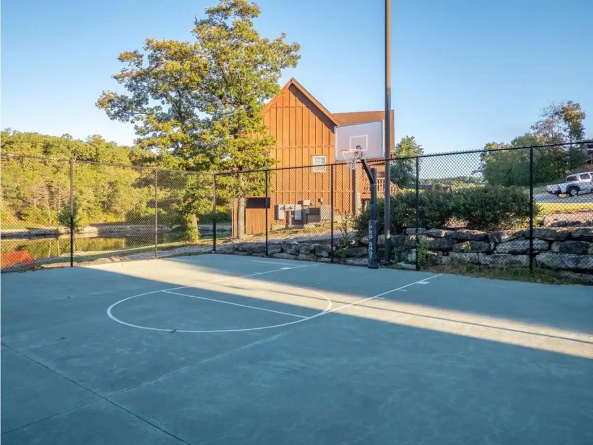 Golf On Site - Walk-In Shower - Jetted Tub - Free Attraction Tickets Included Branson Exterior photo